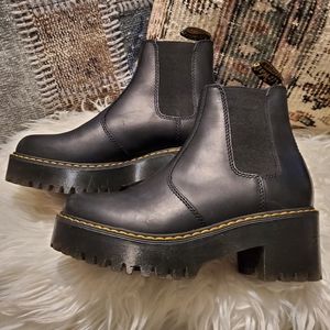 Dr. Martens Rometty black platform 7